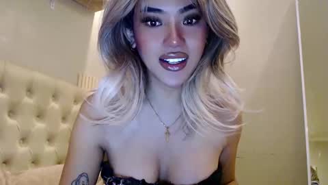 Snapshot of your_pov chatting on March 6, 2:41 am Lena online show from March 6, 2:41 am