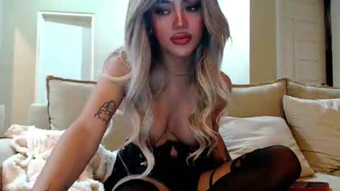 Snapshot of your_pov chatting on March 27, 9:10 am Lena online show from March 27, 9:10 am