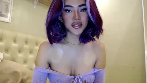 Snapshot of your_pov chatting on April 18, 10:30 am Lena online show from April 18, 10:30 am