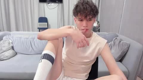 your_shy_guy online show from February 4, 6:17 pm