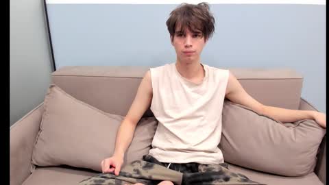 your_shy_guy online show from September 29, 3:55 am