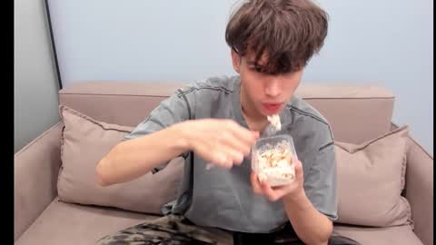 your_shy_guy online show from October 18, 2:47 am