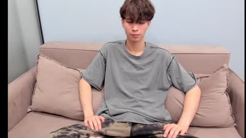 your_shy_guy online show from October 21, 1:28 am