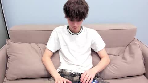 your_shy_guy online show from February 11, 6:24 pm