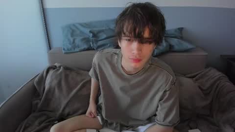 your_shy_guy online show from July 3, 6:09 am