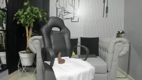 Snapshot of your_sissytrans chatting on March 20, 11:20 pm NATASHA online show from March 20, 11:20 pm