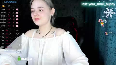 Snapshot of your_small_bunny chatting on December 20, 2:07 am Molly online show from December 20, 2:07 am