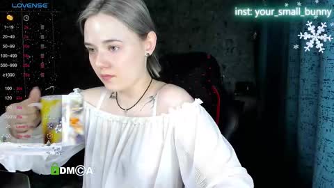 Snapshot of your_small_bunny chatting on December 21, 2:08 am Molly online show from December 21, 2:08 am