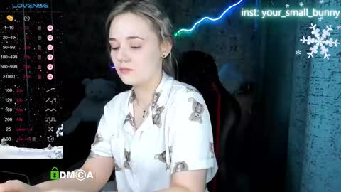 Snapshot of your_small_bunny chatting on January 17, 1:43 am Molly online show from January 17, 1:43 am