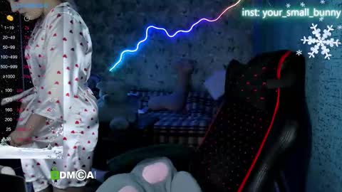 Snapshot of your_small_bunny chatting on January 18, 2:04 am Molly online show from January 18, 2:04 am