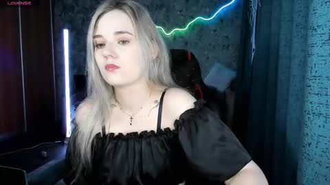 Snapshot of your_small_bunny chatting on February 9, 2:15 am Molly online show from February 9, 2:15 am