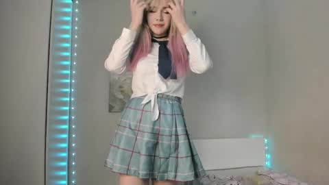 Snapshot of your_tender_doll chatting on April 23, 2:41 pm Alice online show from April 23, 2:41 pm