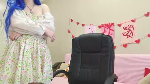 Snapshot of your_tender_doll chatting on June 6, 11:15 am Alice online show from June 6, 11:15 am