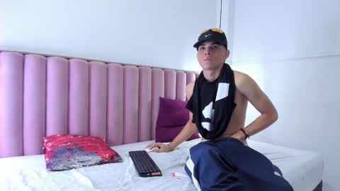 Snapshot of your_wrist chatting on March 9, 12:09 pm Angel online show from March 9, 12:09 pm