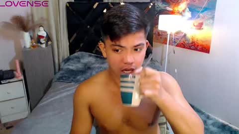 Snapshot of yourasian_bradley chatting on October 1, 9:10 pm yourasian_bradley online show from October 1, 9:10 pm