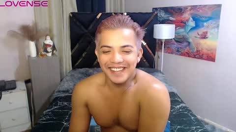 Snapshot of yourasian_bradley chatting on October 29, 3:47 pm yourasian_bradley online show from October 29, 3:47 pm