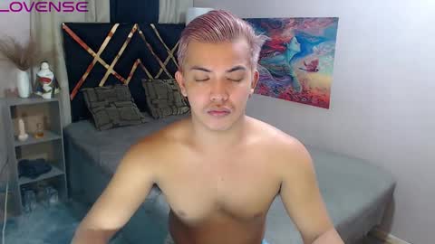 Snapshot of yourasian_bradley chatting on October 30, 6:52 pm yourasian_bradley online show from October 30, 6:52 pm