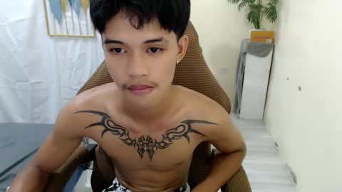 yourasian_eric online show from May 19, 6:31 am