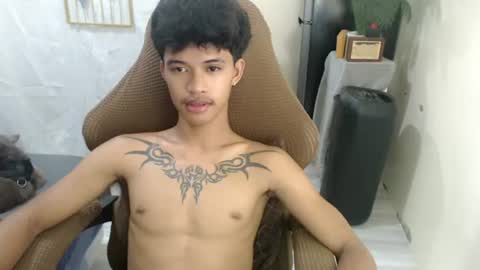 yourasian_eric online show from July 17, 1:18 pm