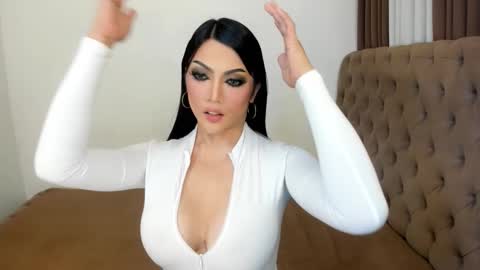 Snapshot of yourasiangoddess69 chatting on January 14, 9:26 am Goddess online show from January 14, 9:26 am