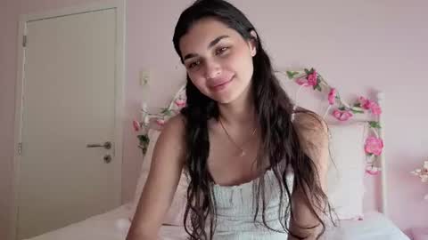 yourbella37 online show from June 26, 4:22 pm
