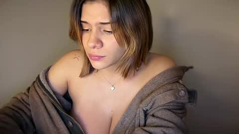 Snapshot of yourcutemolly__ chatting on June 5, 6:52 am yourcutemolly__ online show from June 5, 6:52 am
