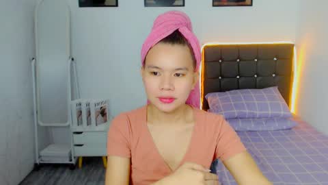 yourcuteprincess_ online show from June 6, 1:38 pm