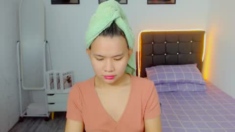 yourcuteprincess_ online show from June 11, 1:20 pm