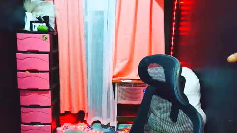 Snapshot of yourdirtygirl_lyla chatting on February 2, 7:23 pm yourdirtygirl_lyla online show from February 2, 7:23 pm