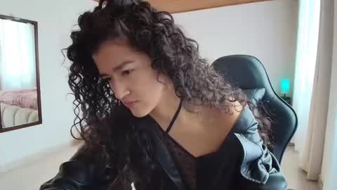 yourdreamgirl2025 online show from November 6, 3:02 pm