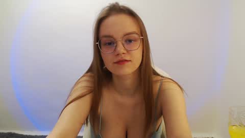 Snapshot of yourdreamray chatting on February 7, 9:26 pm Lana online show from February 7, 9:26 pm