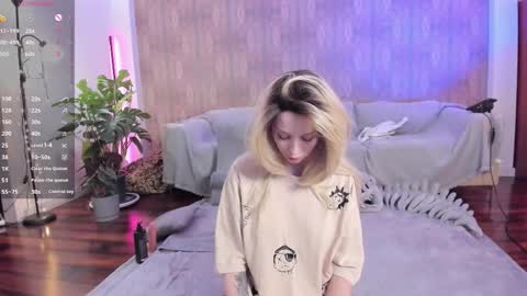 Mary online show from March 4, 9:15 am