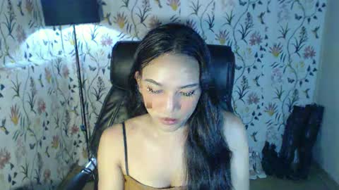 Snapshot of yourfavoratemaureen chatting on February 1, 3:19 am maureen love you online show from February 1, 3:19 am