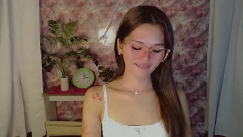 Snapshot of yourfavoratesunshine chatting on April 10, 6:51 am Sunshine online show from April 10, 6:51 am