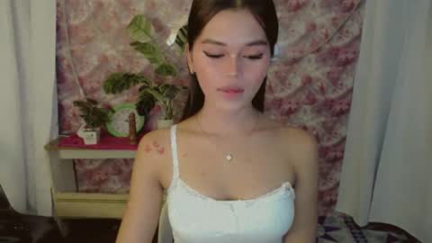 Snapshot of yourfavoratesunshine chatting on April 27, 2:31 am Sunshine online show from April 27, 2:31 am