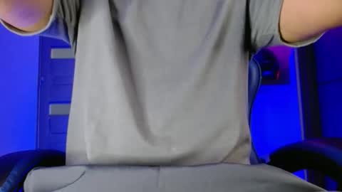 Snapshot of yourfavorite_bigclit chatting on April 22, 2:18 pm yourfavorite_bigclit online show from April 22, 2:18 pm