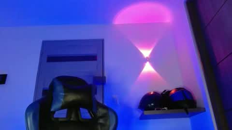 Snapshot of yourfavorite_bigclit chatting on April 23, 9:19 am yourfavorite_bigclit online show from April 23, 9:19 am