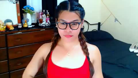 Snapshot of yourgoddesscruella chatting on March 19, 2:43 pm yourgoddesscruella online show from March 19, 2:43 pm