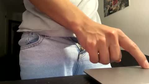 Snapshot of yourguuy21 chatting on November 22, 8:24 am yourguuy21 online show from November 22, 8:24 am