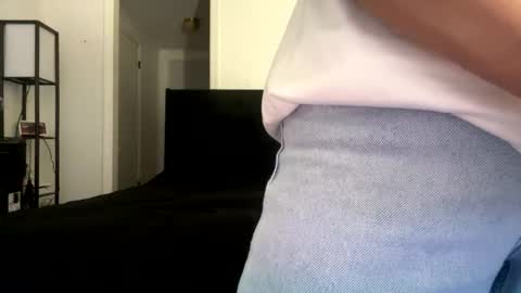 Snapshot of yourguuy21 chatting on December 1, 2:05 am yourguuy21 online show from December 1, 2:05 am