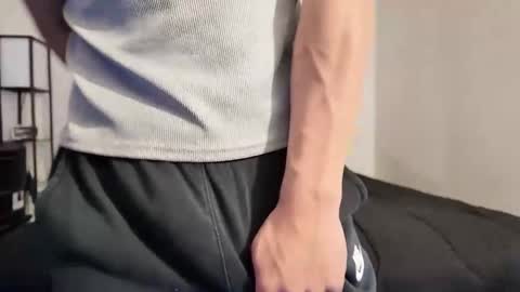 Snapshot of yourguuy21 chatting on January 11, 6:40 am yourguuy21 online show from January 11, 6:40 am