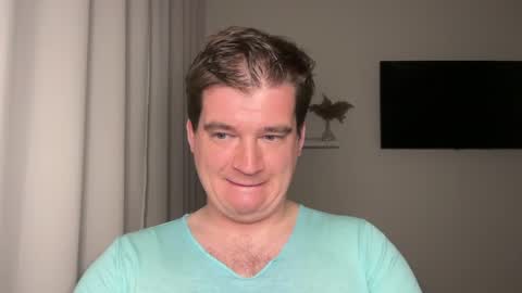 Snapshot of yourhairybuddy chatting on May 17, 8:27 pm Andrey online show from May 17, 8:27 pm