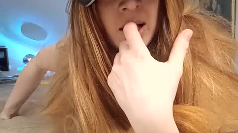 HollyHorne online show from October 6, 10:40 pm