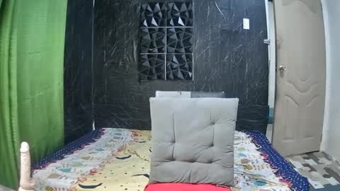 Snapshot of yourhotdodz chatting on February 15, 4:14 pm yourhotdodz online show from February 15, 4:14 pm