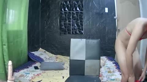 Snapshot of yourhotdodz chatting on February 25, 1:48 am yourhotdodz online show from February 25, 1:48 am