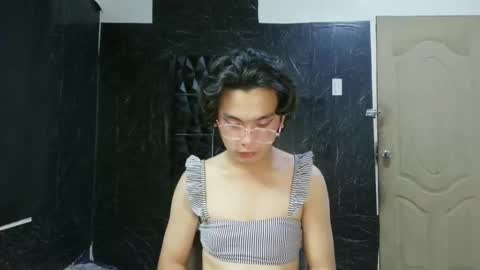 Snapshot of yourhotdodz chatting on March 27, 10:26 am yourhotdodz online show from March 27, 10:26 am