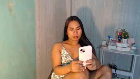 Mauie  online show from May 14, 11:44 pm