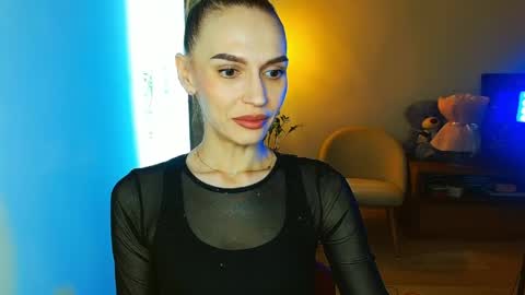 Snapshot of yourladysunshine chatting on April 7, 7:31 am Ksyusha online show from April 7, 7:31 am