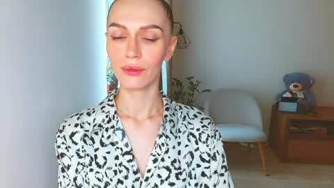 Snapshot of yourladysunshine chatting on May 1, 6:40 am Ksyusha online show from May 1, 6:40 am