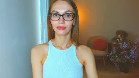 Snapshot of yourladysunshine chatting on May 16, 6:21 am Ksyusha online show from May 16, 6:21 am